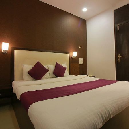 Hotel Modern Mumbai Bagian luar foto