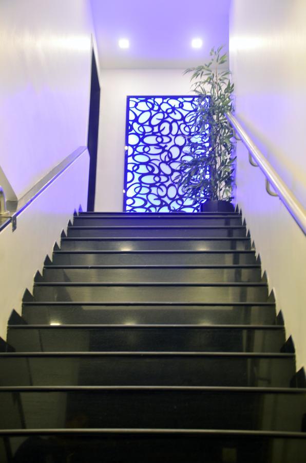 Hotel Modern Mumbai Bagian luar foto