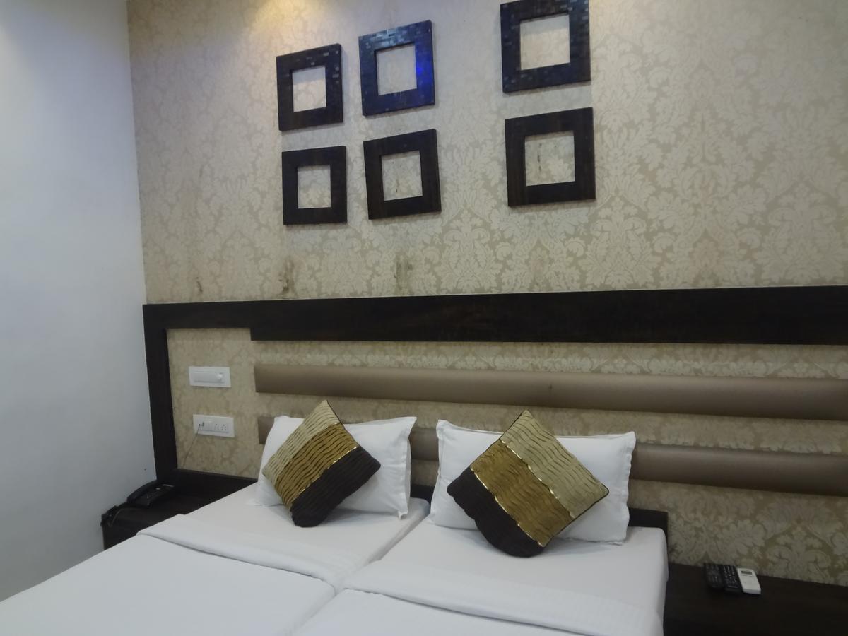 Hotel Modern Mumbai Bagian luar foto