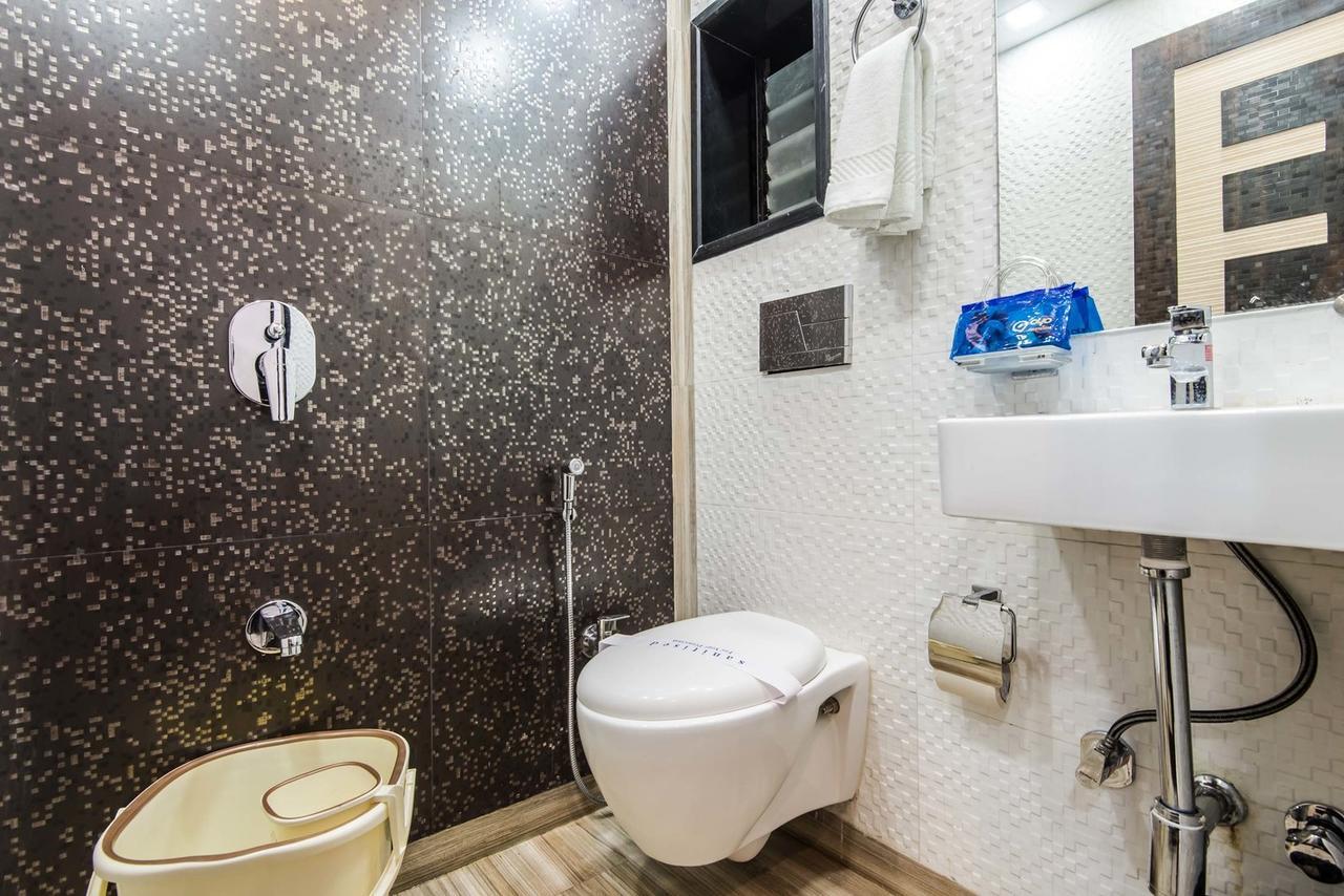 Hotel Modern Mumbai Bagian luar foto