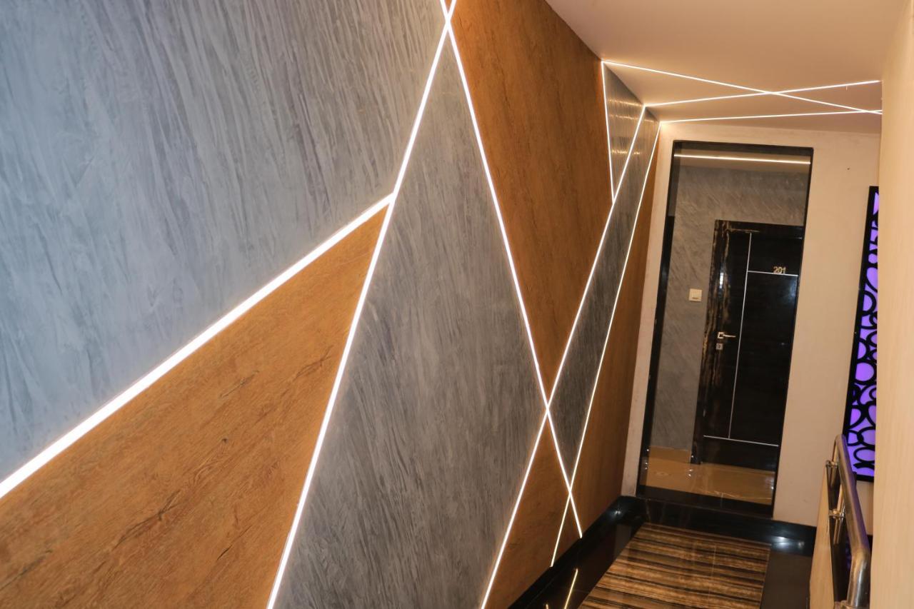 Hotel Modern Mumbai Bagian luar foto
