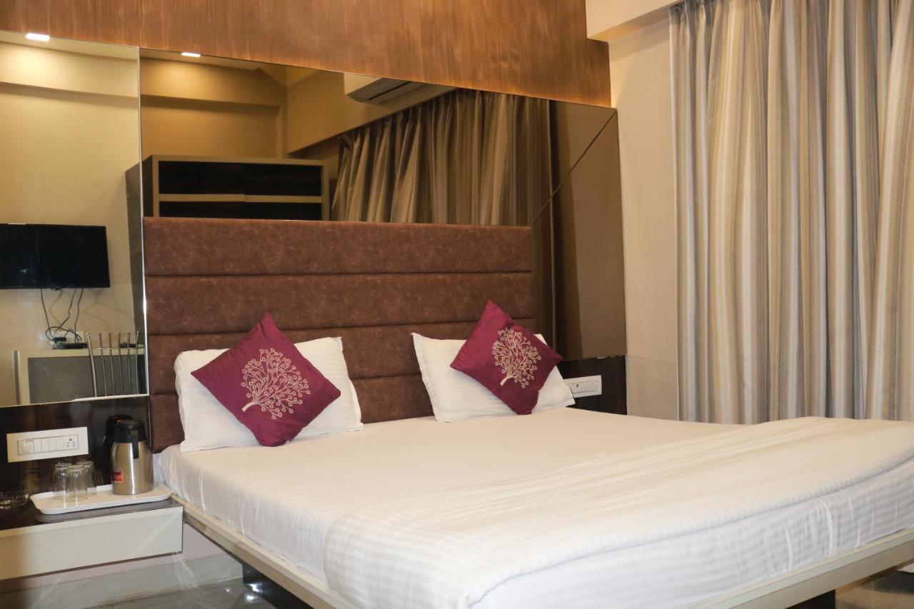 Hotel Modern Mumbai Bagian luar foto