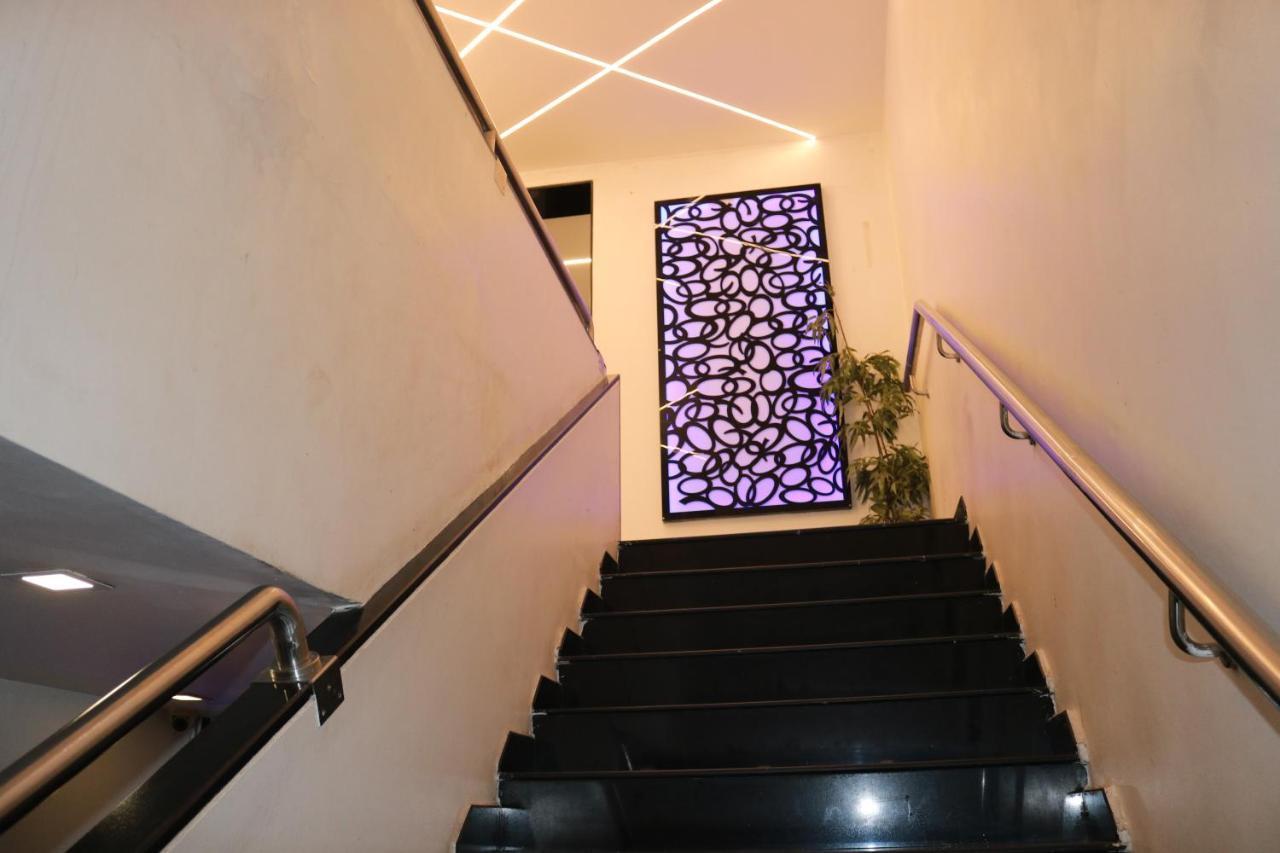 Hotel Modern Mumbai Bagian luar foto