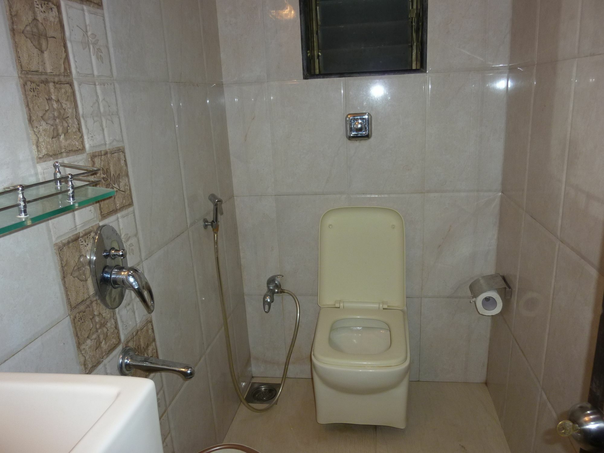 Hotel Modern Mumbai Bagian luar foto