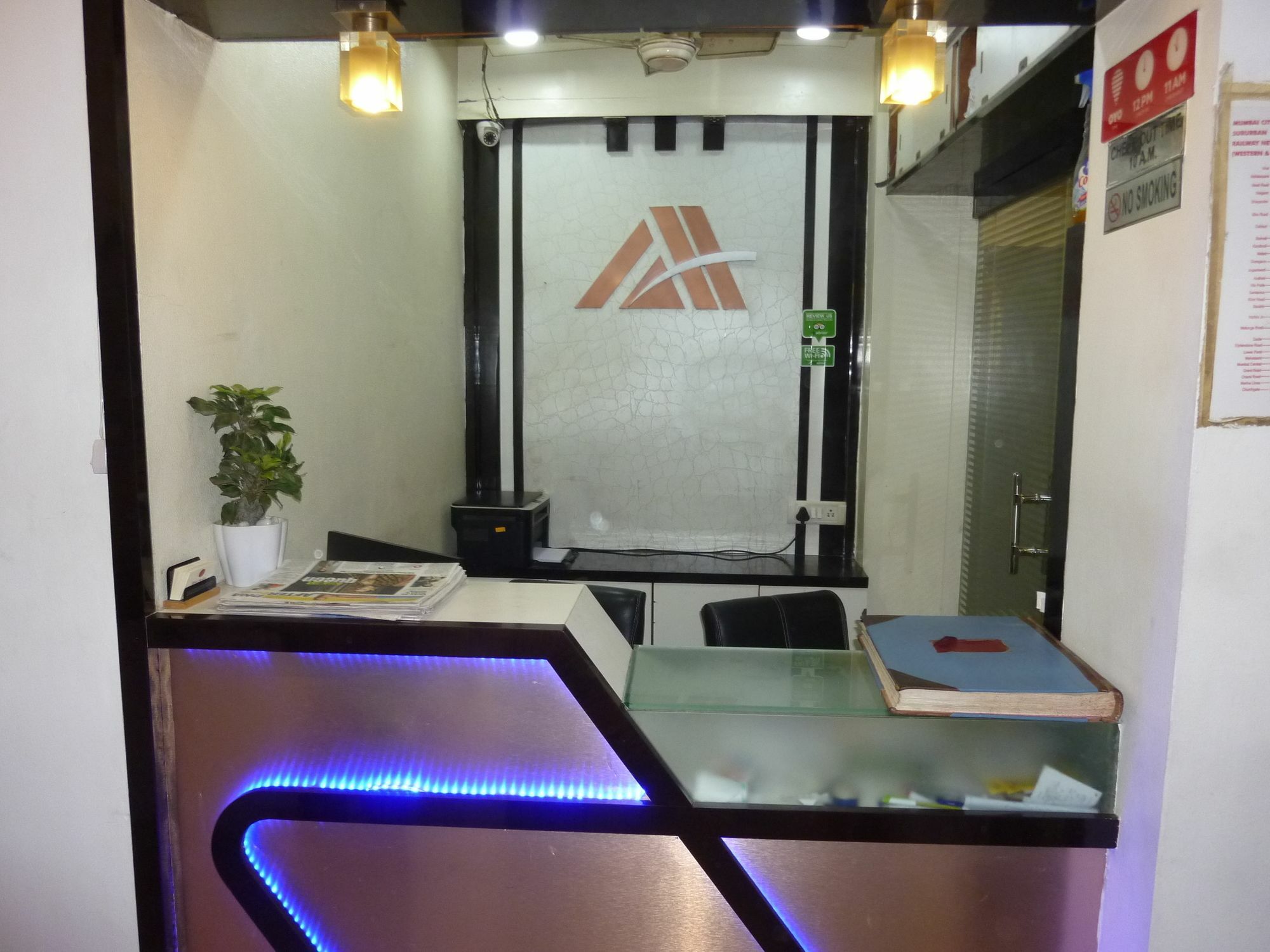 Hotel Modern Mumbai Bagian luar foto