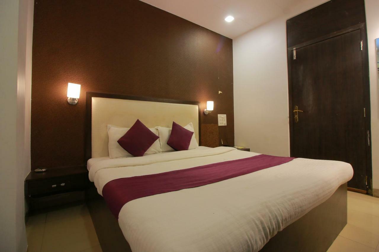 Hotel Modern Mumbai Bagian luar foto