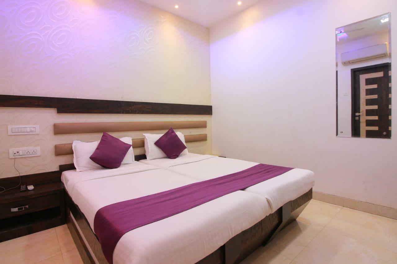 Hotel Modern Mumbai Bagian luar foto