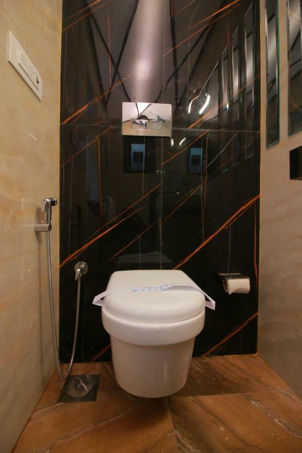 Hotel Modern Mumbai Bagian luar foto