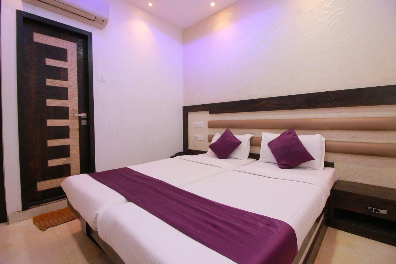 Hotel Modern Mumbai Bagian luar foto